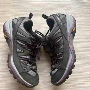 Merrell Women’s Hiking Shoes Size 7 (Fits Like 6.5) Vibram Sole